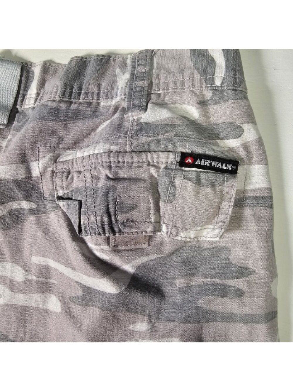 Airwalk Cargo Shorts Men's Size 34x10" Gray Camoflage Y2K Skater - Picture 11 of 11